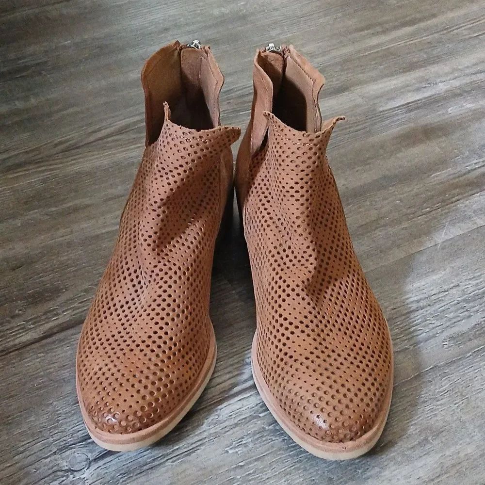 DOLCE VITA Kaidie Tan Heeled Booties Ankle Boots Sz 8.5 EUC